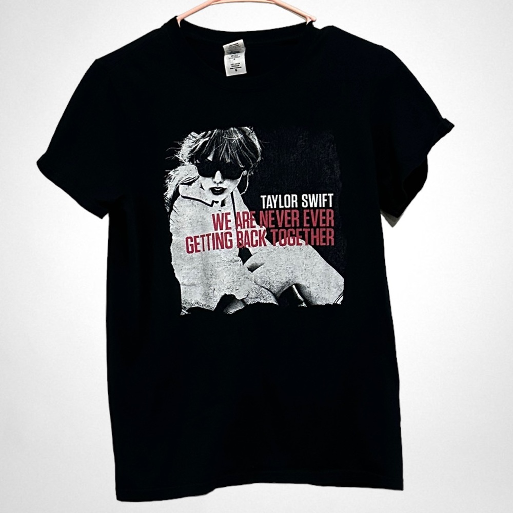 Gildan Taylor Swift Concert T-Shirt Women’s Sz Small‎